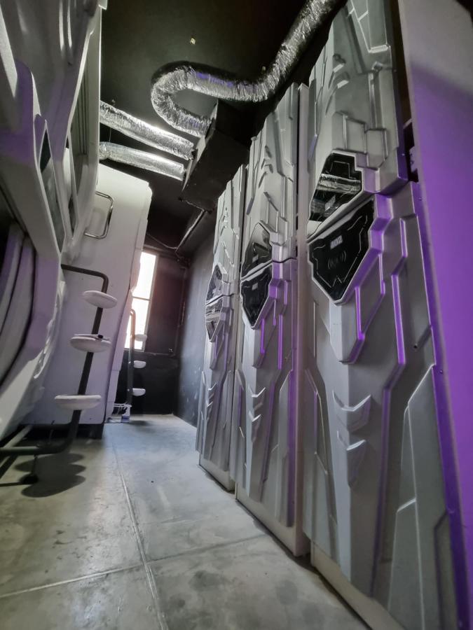 Met A Space Pod @Phrom Phong Бангкок Экстерьер фото